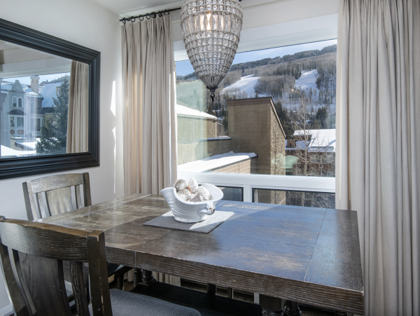 Luxury 2 Bedroom Sleeps 8 - 75 Yards to Gondola- Hot tub